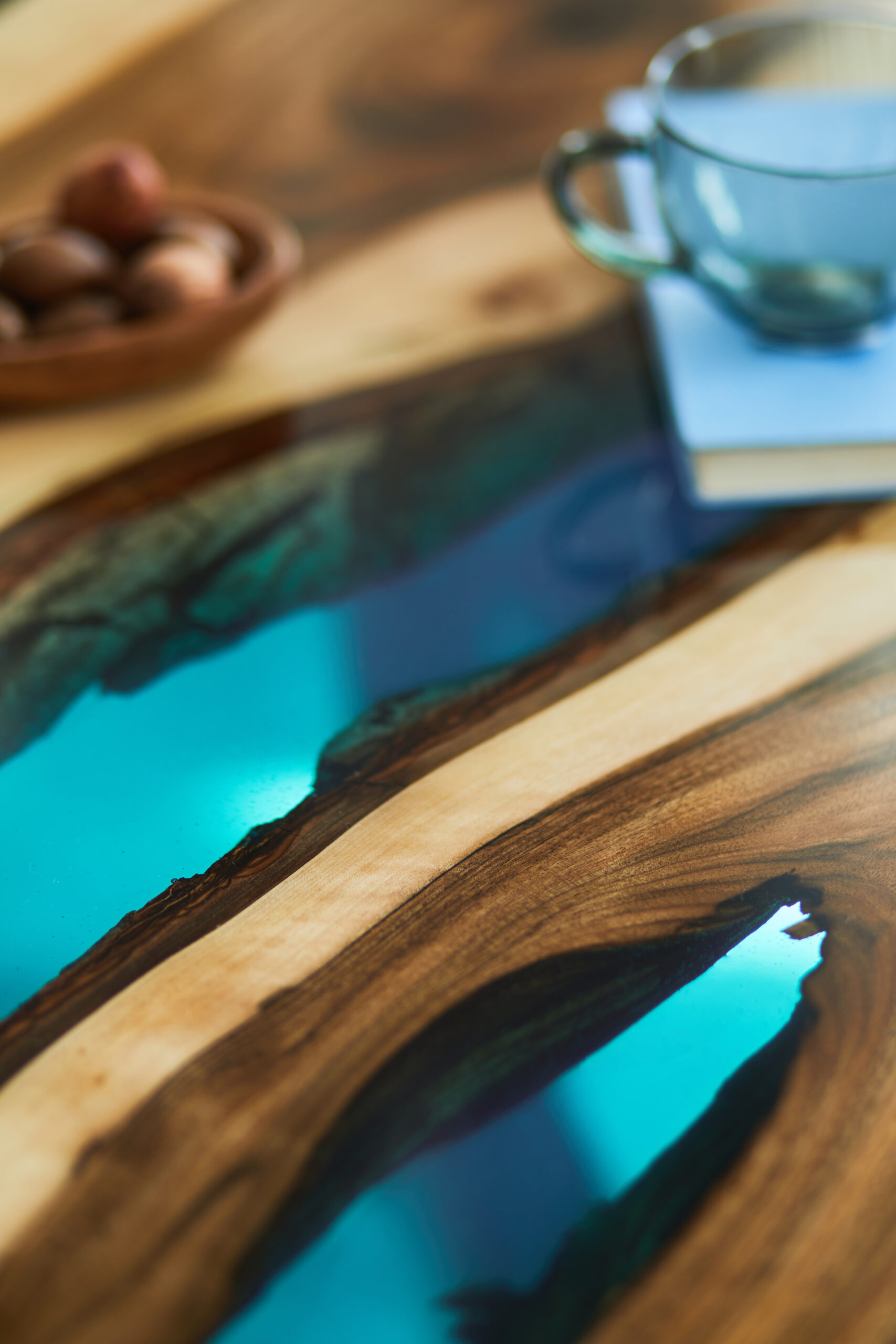 Table rivière époxy, table époxy sur mesure, table en bois et résine époxy, table rivière bois naturel, table époxy design, table moderne époxy, meuble époxy bois, table sur mesure en époxy, table résine époxy, meuble unique en résine, table artisanale époxy, table de salle à manger époxy, table époxy personnalisée, table rivière bois époxy, meuble contemporain époxy, table en bois époxy, design de table rivière époxy, création artisanale époxy, table en résine époxy sur mesure, table rivière bois et époxy, table avec résine époxy, meubles en bois et époxy, table basse époxy, îlot de cuisine époxy, décoration époxy, étagère époxy, tableau en époxy, plateau en époxy, mobilier époxy, déco en résine époxy, étagère sur mesure époxy, objet déco époxy