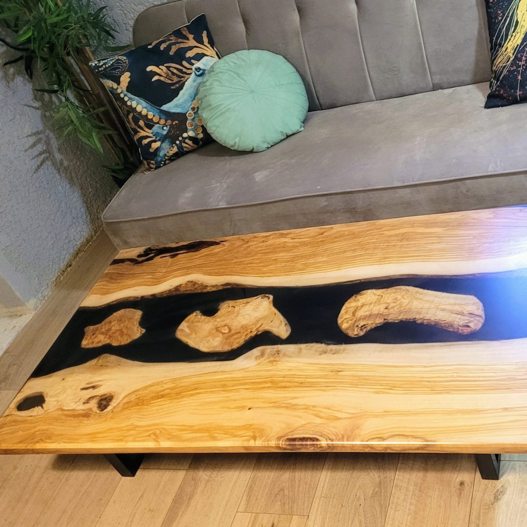 Table rivière époxy, table époxy sur mesure, table en bois et résine époxy, table rivière bois naturel, table époxy design, table moderne époxy, meuble époxy bois, table sur mesure en époxy, table résine époxy, meuble unique en résine, table artisanale époxy, table de salle à manger époxy, table époxy personnalisée, table rivière bois époxy, meuble contemporain époxy, table en bois époxy, design de table rivière époxy, création artisanale époxy, table en résine époxy sur mesure, table rivière bois et époxy, table avec résine époxy, meubles en bois et époxy, table basse époxy, îlot de cuisine époxy, décoration époxy, étagère époxy, tableau en époxy, plateau en époxy, mobilier époxy, déco en résine époxy, étagère sur mesure époxy, objet déco époxy